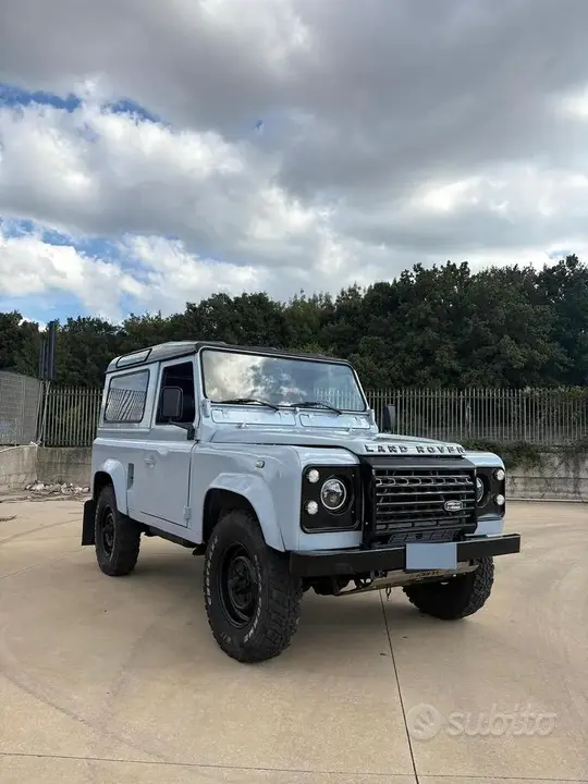 Land Rover Defender 90