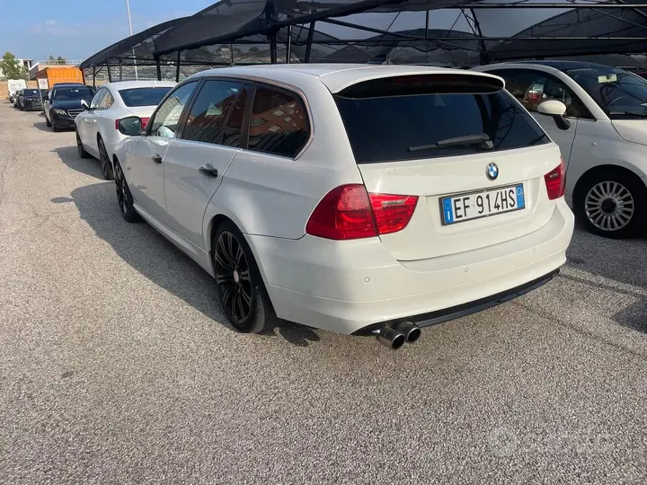 BMW 318 2010 photo 5