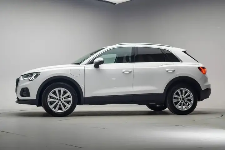 Audi Q3 2023 photo 2