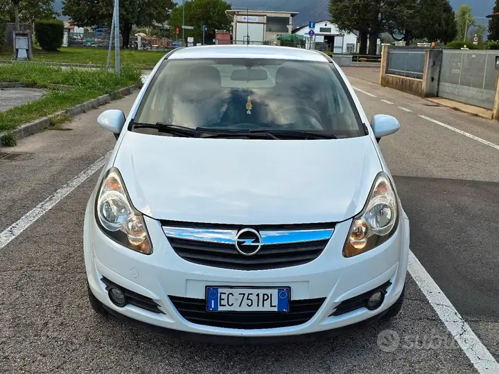 Opel Corsa 2010 photo 2