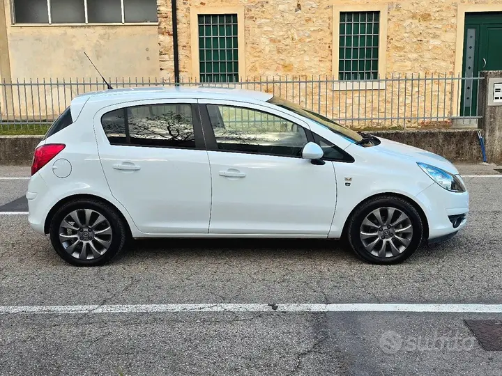 Opel Corsa 2010 photo 4