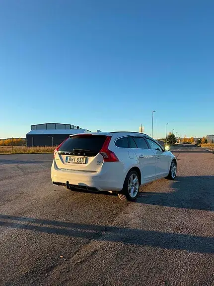 Volvo V60 2014 photo 2