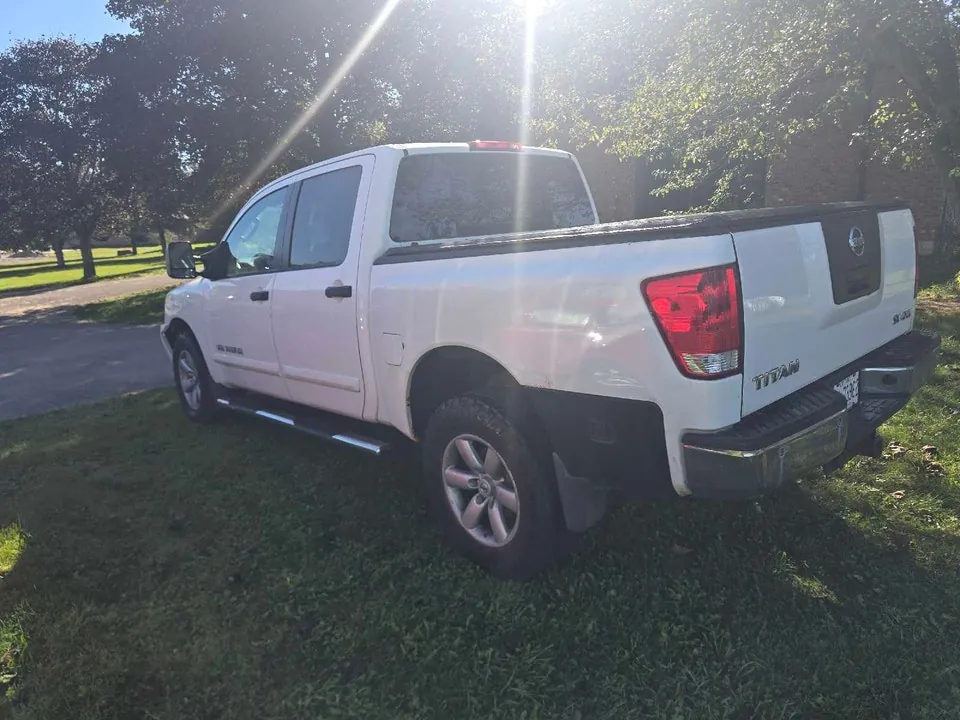 Nissan Titan 2011 photo 2