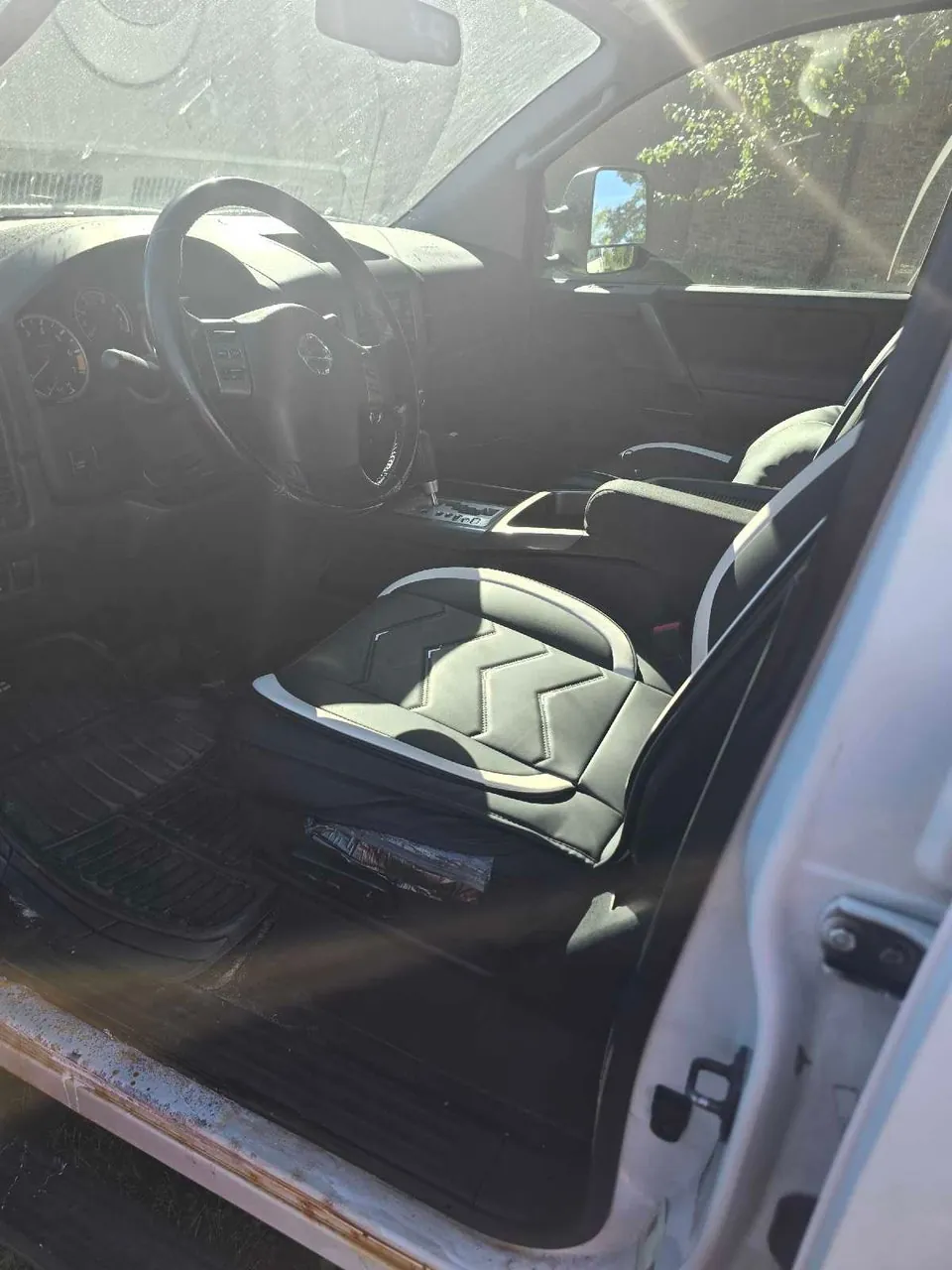 Nissan Titan 2011 photo 5