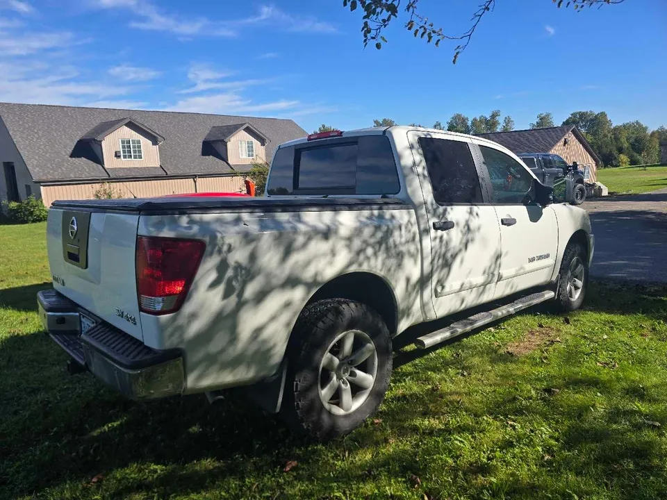 Nissan Titan 2011 photo 4