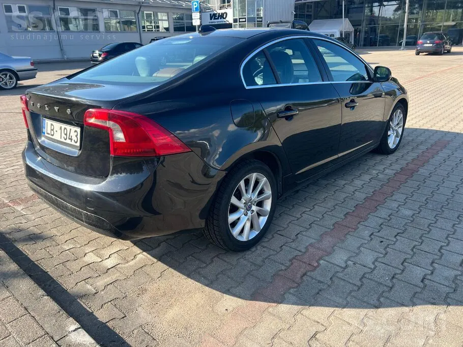 Volvo S60 2013 photo 2