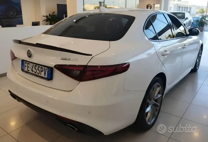 Alfa Romeo Giulia 2016 photo 2