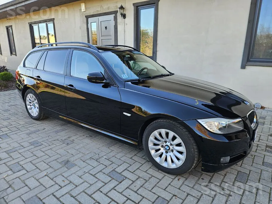 BMW 318 2009 photo 2