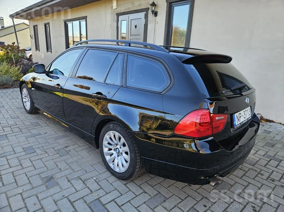 BMW 318 2009 photo 3