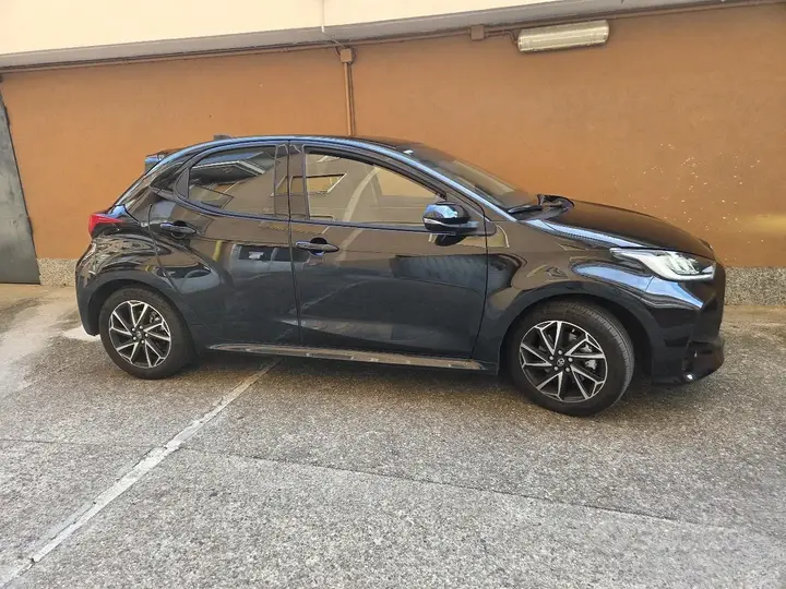 Toyota Yaris 2023 photo 2