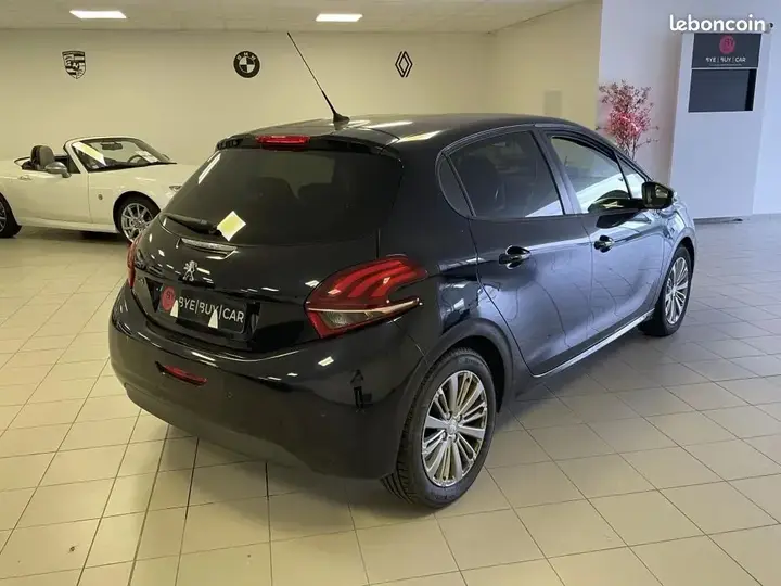 Peugeot 208 2017 photo 3