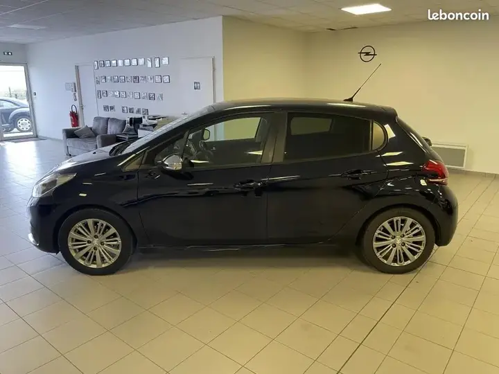 Peugeot 208 2017 photo 5
