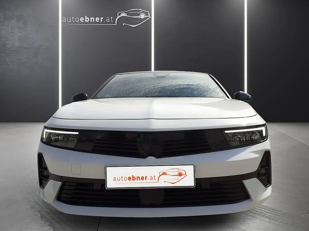 Opel Astra 2023 photo 2