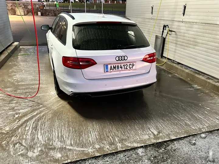 Audi A4 2012 photo 2