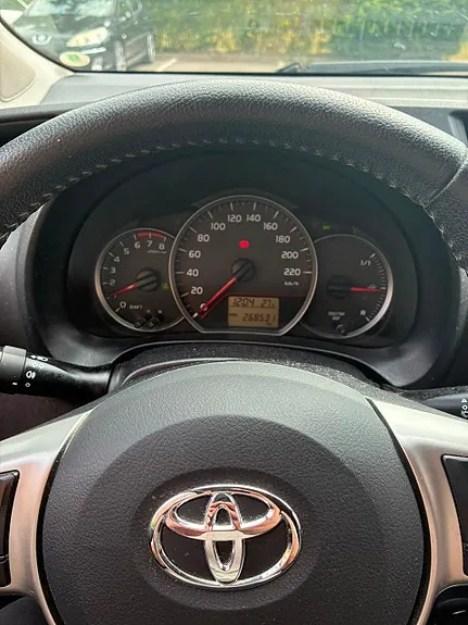 Toyota Yaris 2013 photo 2