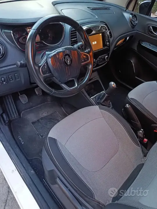 Renault Captur 2017 photo 2