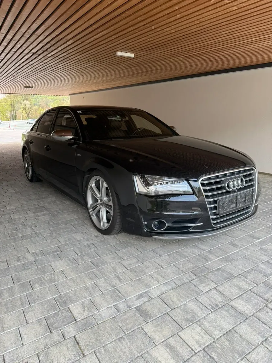 Audi A8 2013 photo 3