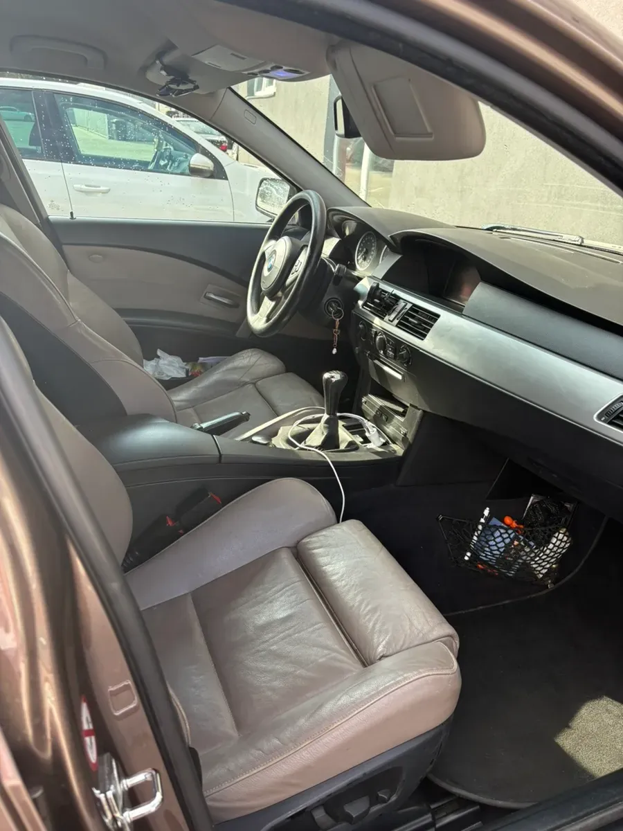 BMW 5 Series 2004 photo 2