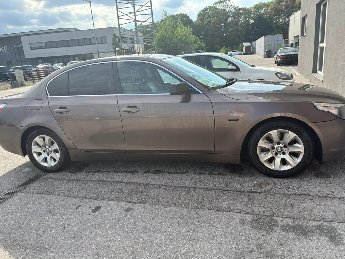 BMW 5 Series 2004 photo 3