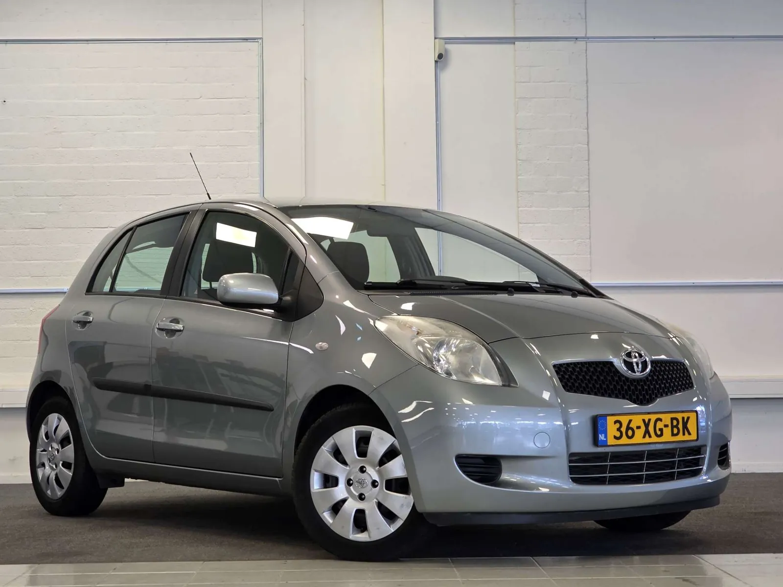 Toyota Yaris 2007 photo 2