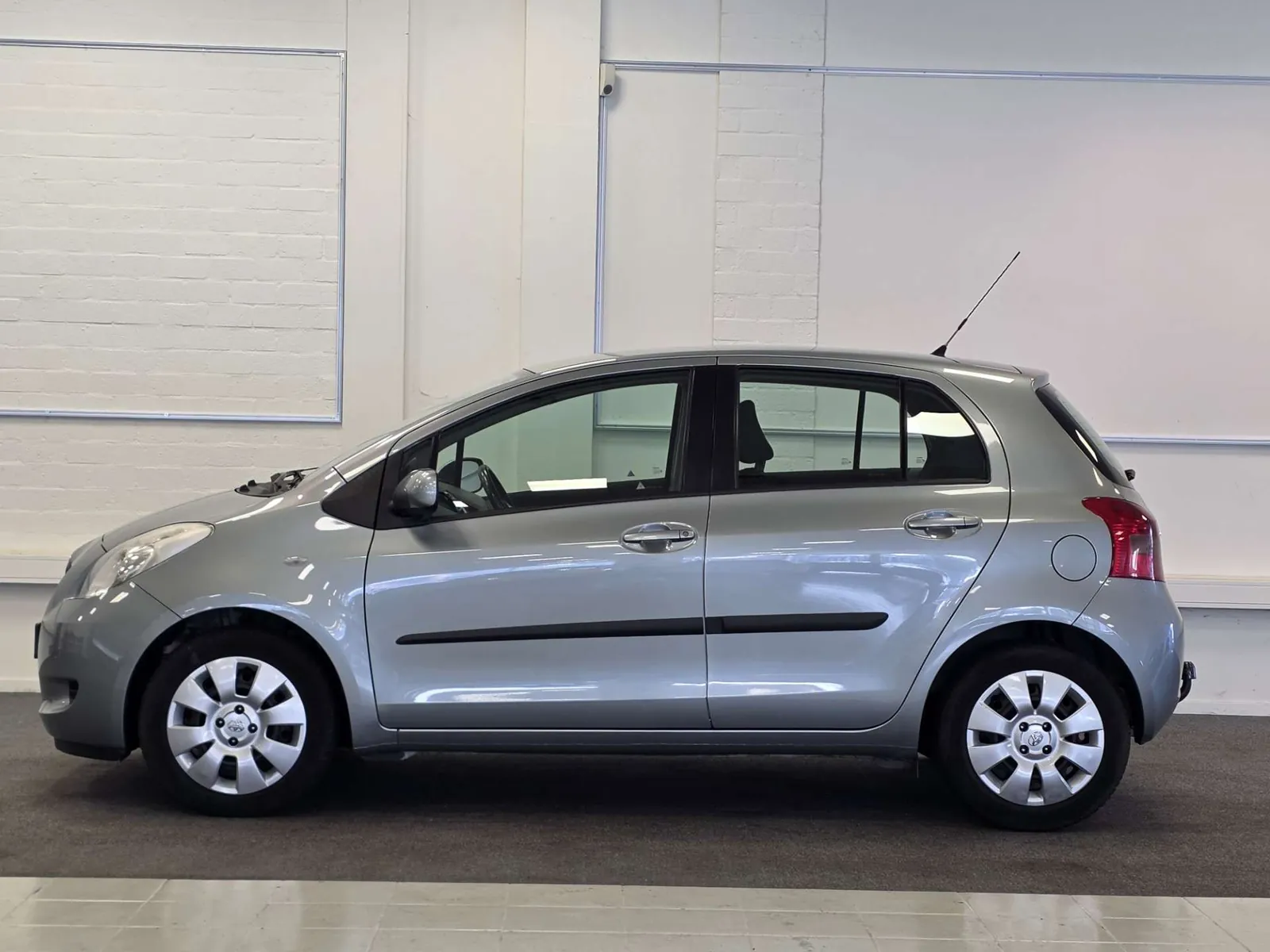 Toyota Yaris 2007 photo 4
