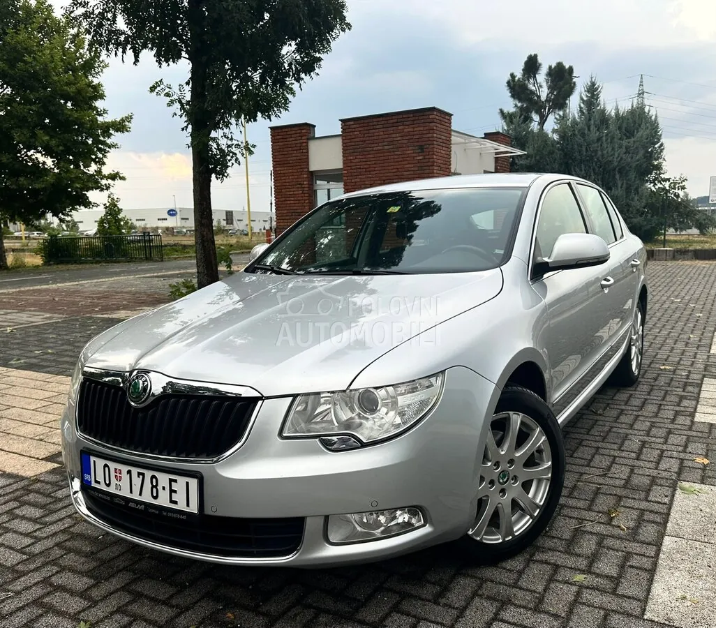 Skoda Superb 2011 photo 2