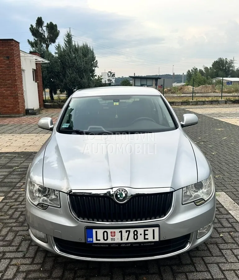 Skoda Superb 2011 photo 3