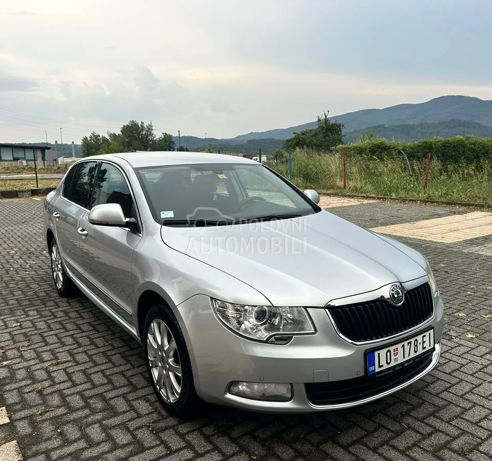 Skoda Superb 2011 photo 5