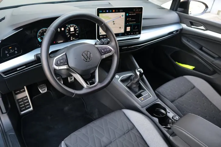 Volkswagen Golf 2025 photo 3