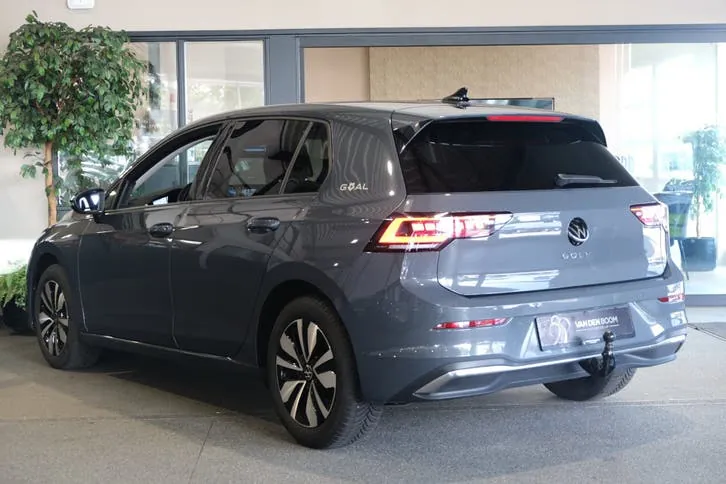 Volkswagen Golf 2025 photo 2