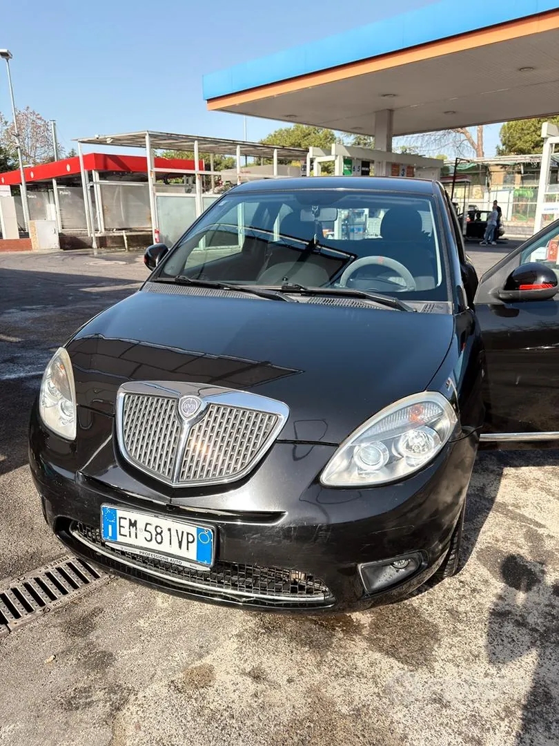 Lancia Ypsilon