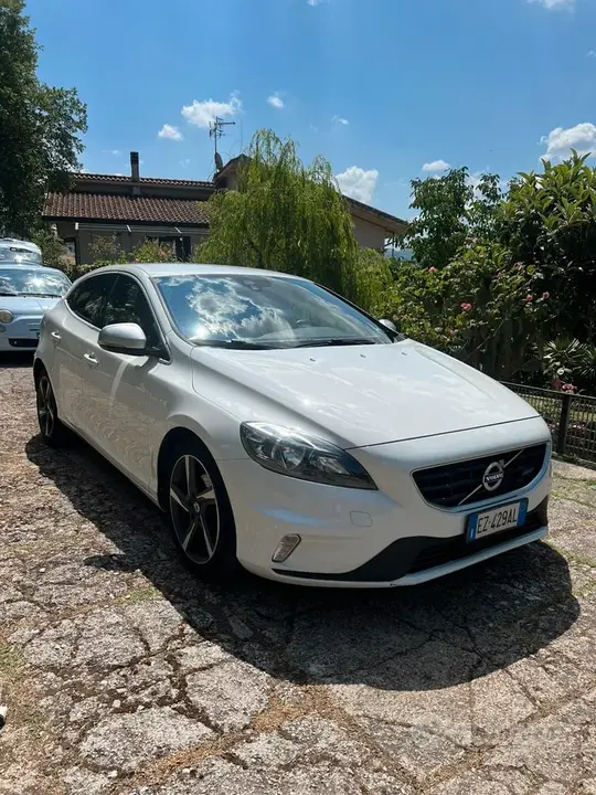 Volvo V40 2015 photo 2