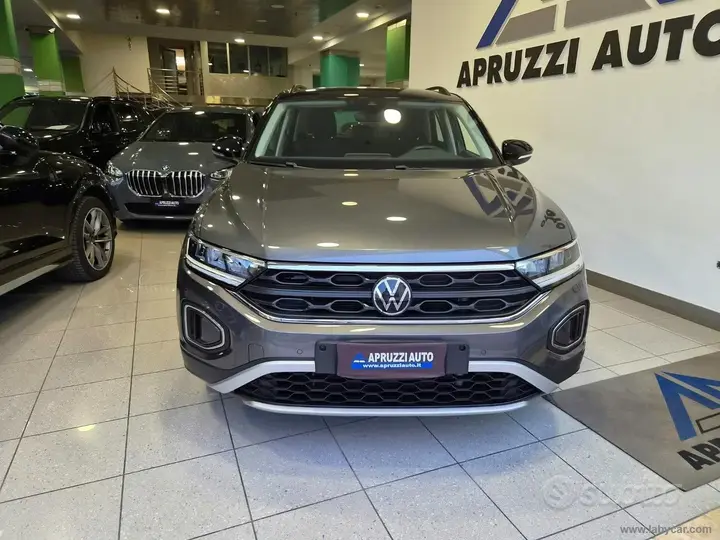 Volkswagen T-Roc 2023 photo 3