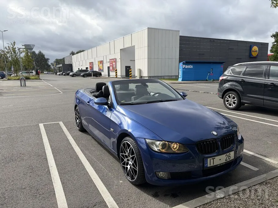 BMW E93 2009 photo 2