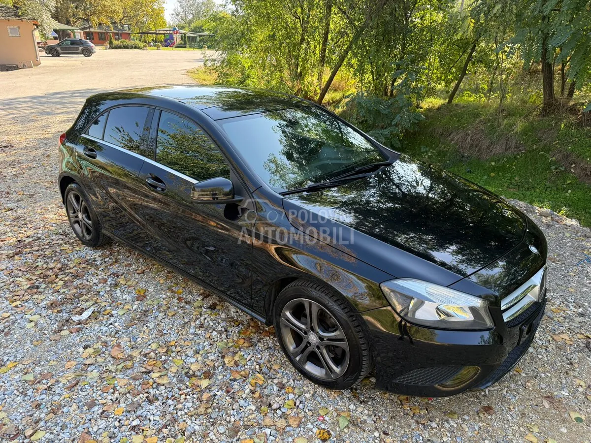 Mercedes-Benz A 180 2013 photo 2