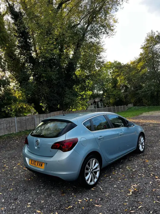 Vauxhall Astra 2010 photo 5
