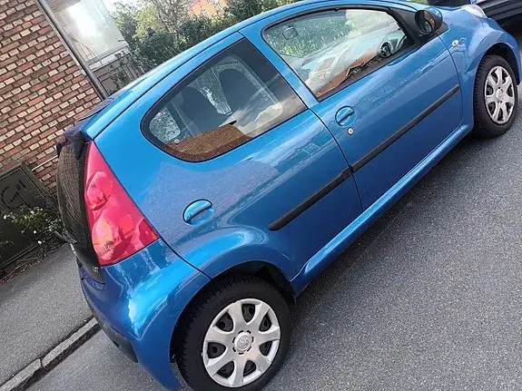 Peugeot 107 2011 photo 2