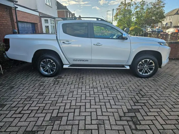 Mitsubishi L200 2021 photo 2