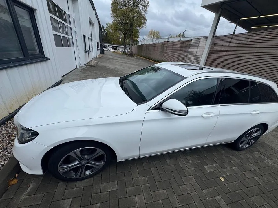 Mercedes-Benz E 220D T