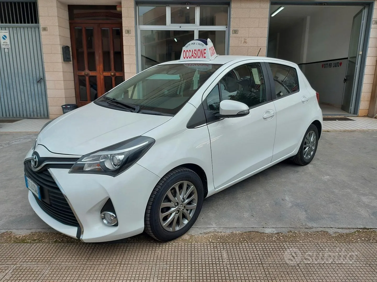 Toyota Yaris 2016 photo 2