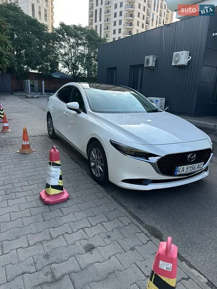 Mazda 3 2019 photo 2