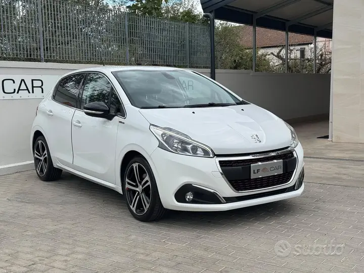 Peugeot 208 2016 photo 3