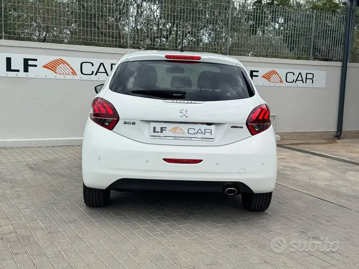 Peugeot 208 2016 photo 5