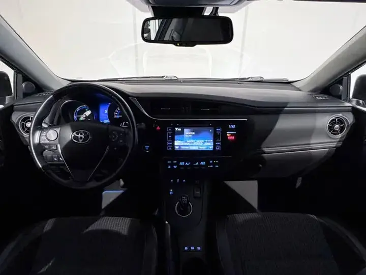 Toyota Auris 2018 photo 2