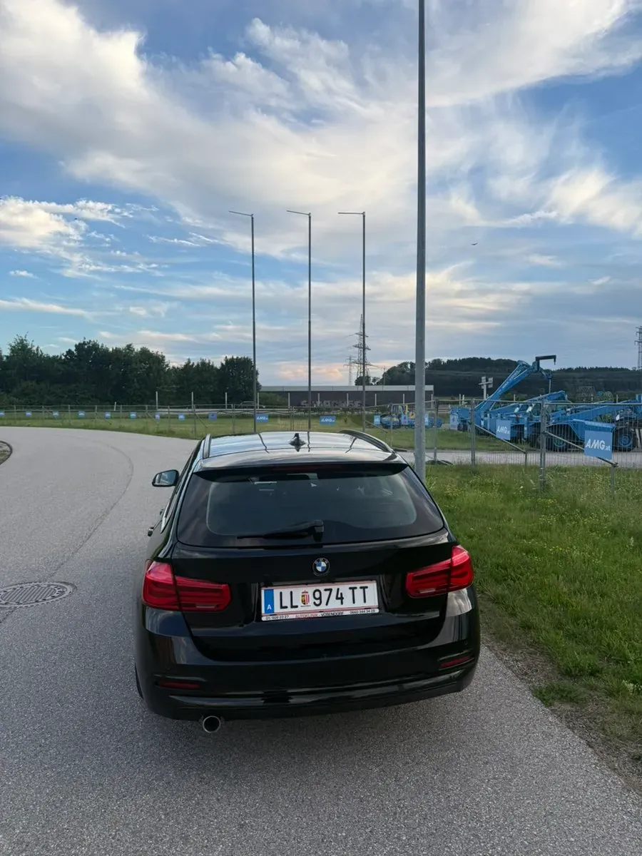 BMW 3 Series 2019 photo 2