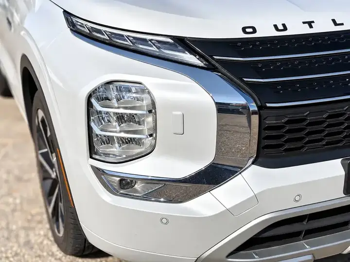 Mitsubishi Outlander 2023 photo 4