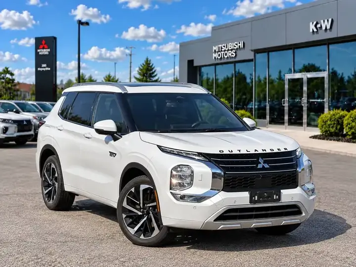 Mitsubishi Outlander 2023 photo 2