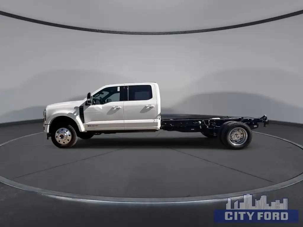 Ford F-550 Super Duty 2027 photo 5