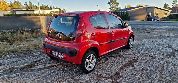 Peugeot 107 2010 photo 3
