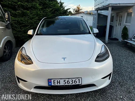 Tesla Model Y 2024 photo 2